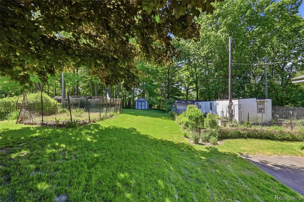 3700 Sylvester Drive Dryden Township MI 48428