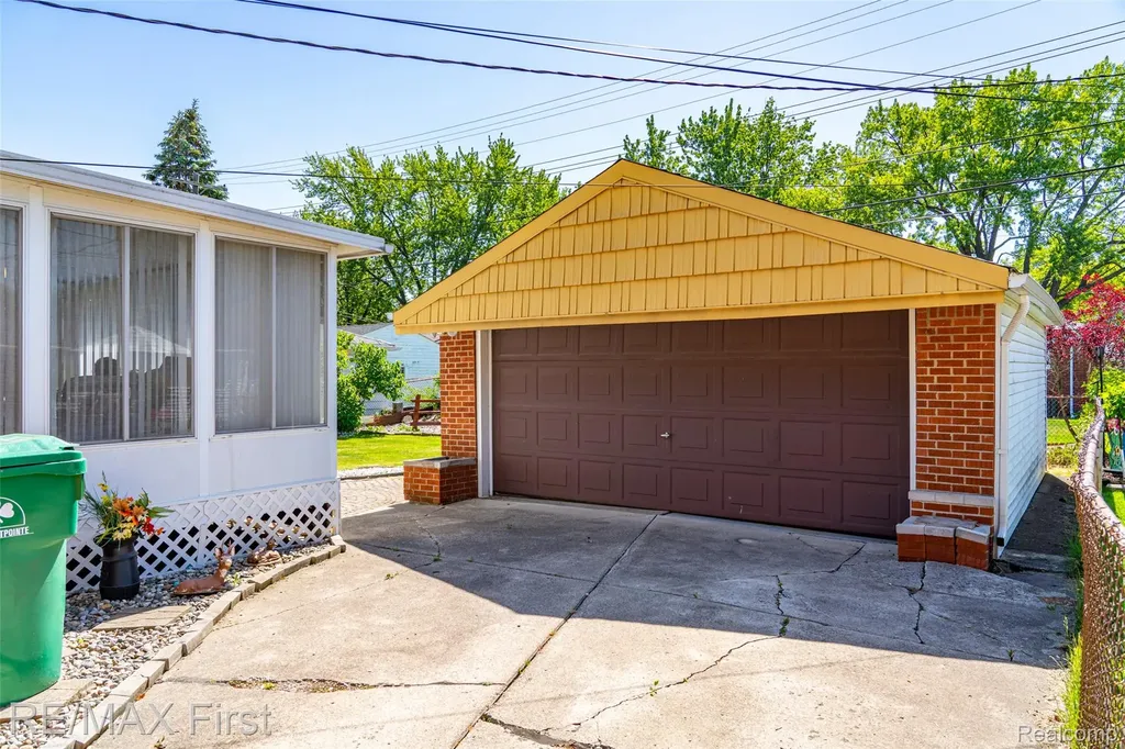 24815 Beck Avenue Eastpointe City MI 48021