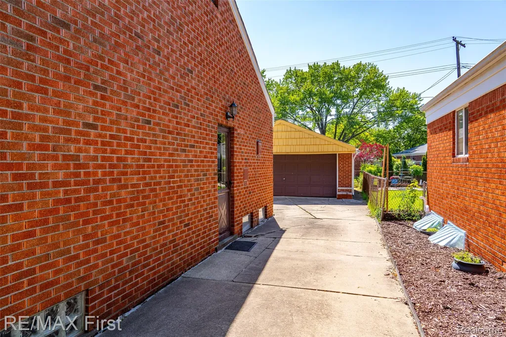 24815 Beck Avenue Eastpointe City MI 48021