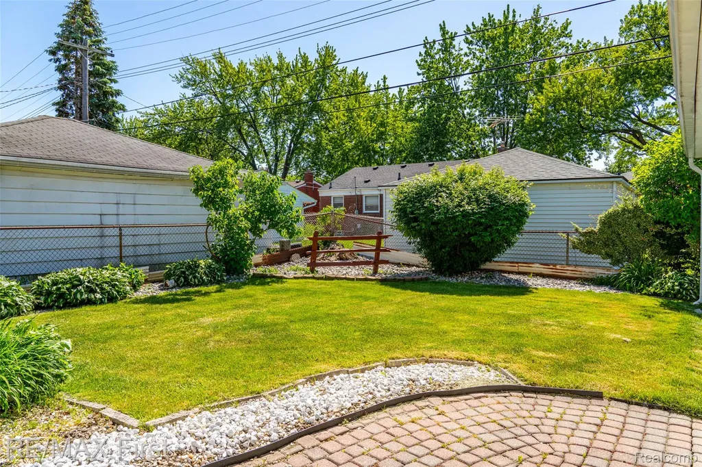24815 Beck Avenue Eastpointe City MI 48021