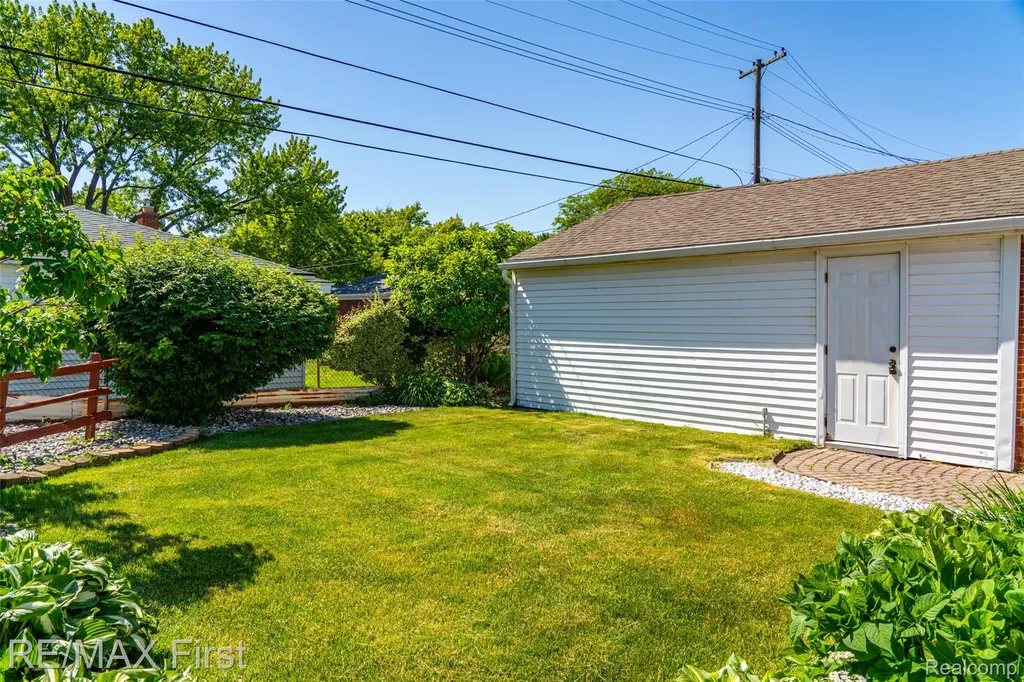 24815 Beck Avenue Eastpointe City MI 48021