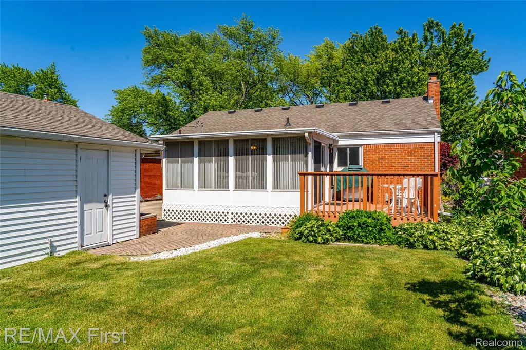 24815 Beck Avenue Eastpointe City MI 48021