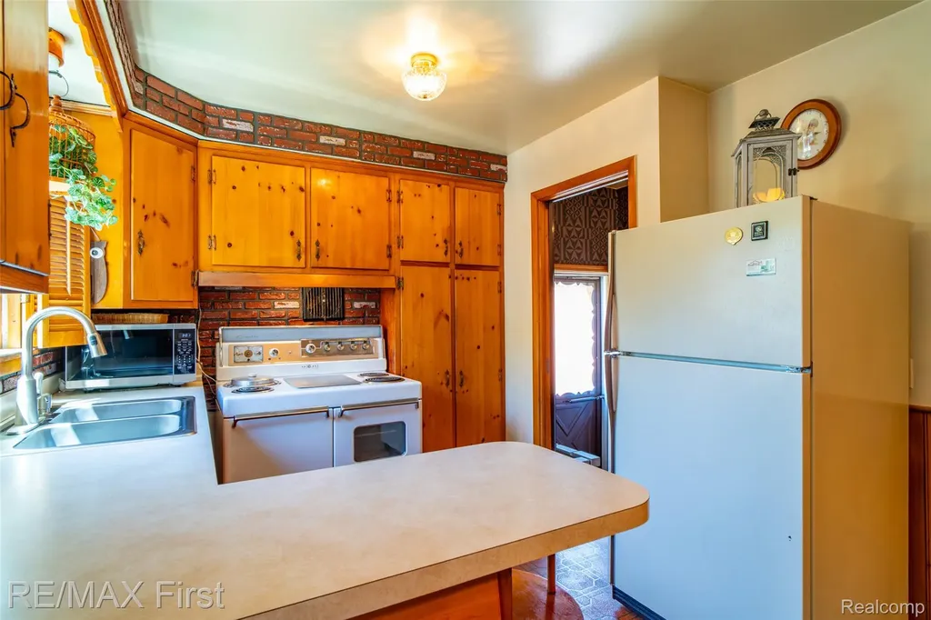 24815 Beck Avenue Eastpointe City MI 48021