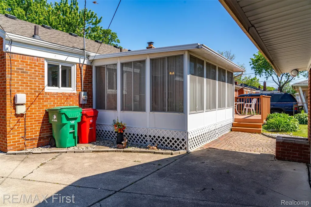24815 Beck Avenue Eastpointe City MI 48021