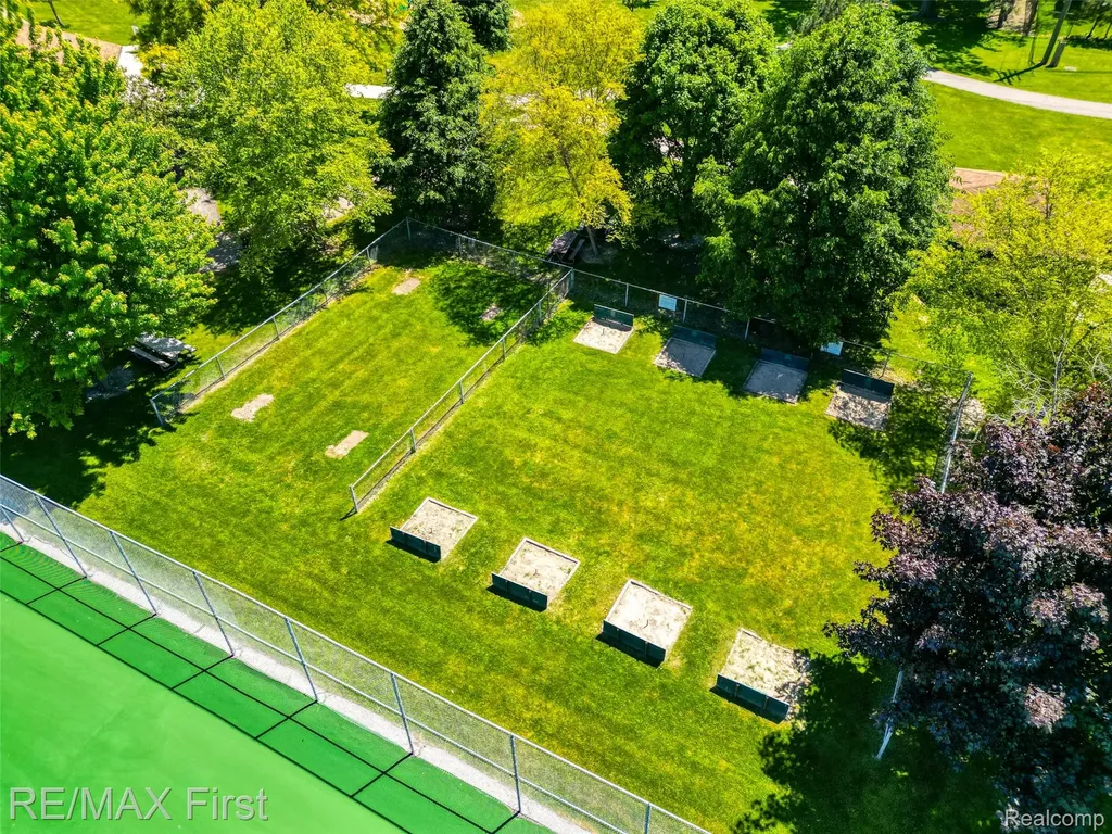 24815 Beck Avenue Eastpointe City MI 48021