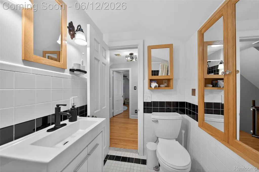 407 Waverley Avenue Royal Oak City MI 48067