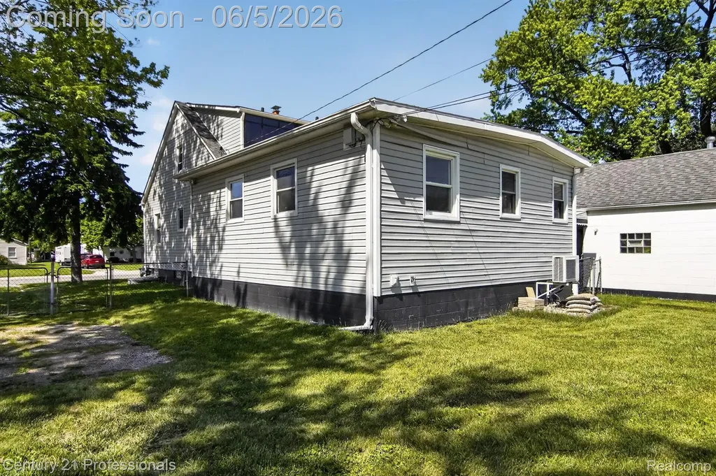 28745 Avondale Street Inkster City MI 48141