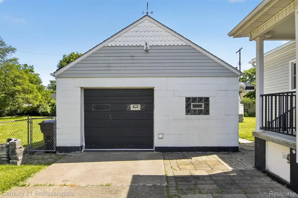 28745 Avondale Street Inkster City MI 48141