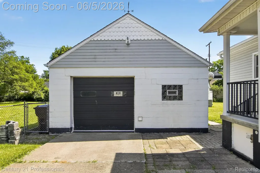 28745 Avondale Street Inkster City MI 48141