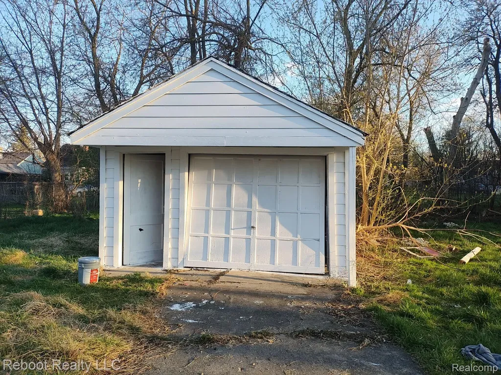 3104 Roberts Street Saginaw City MI 48601
