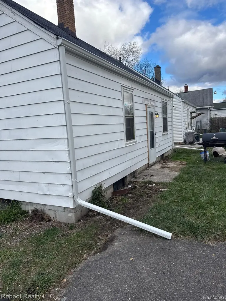 3104 Roberts Street Saginaw City MI 48601