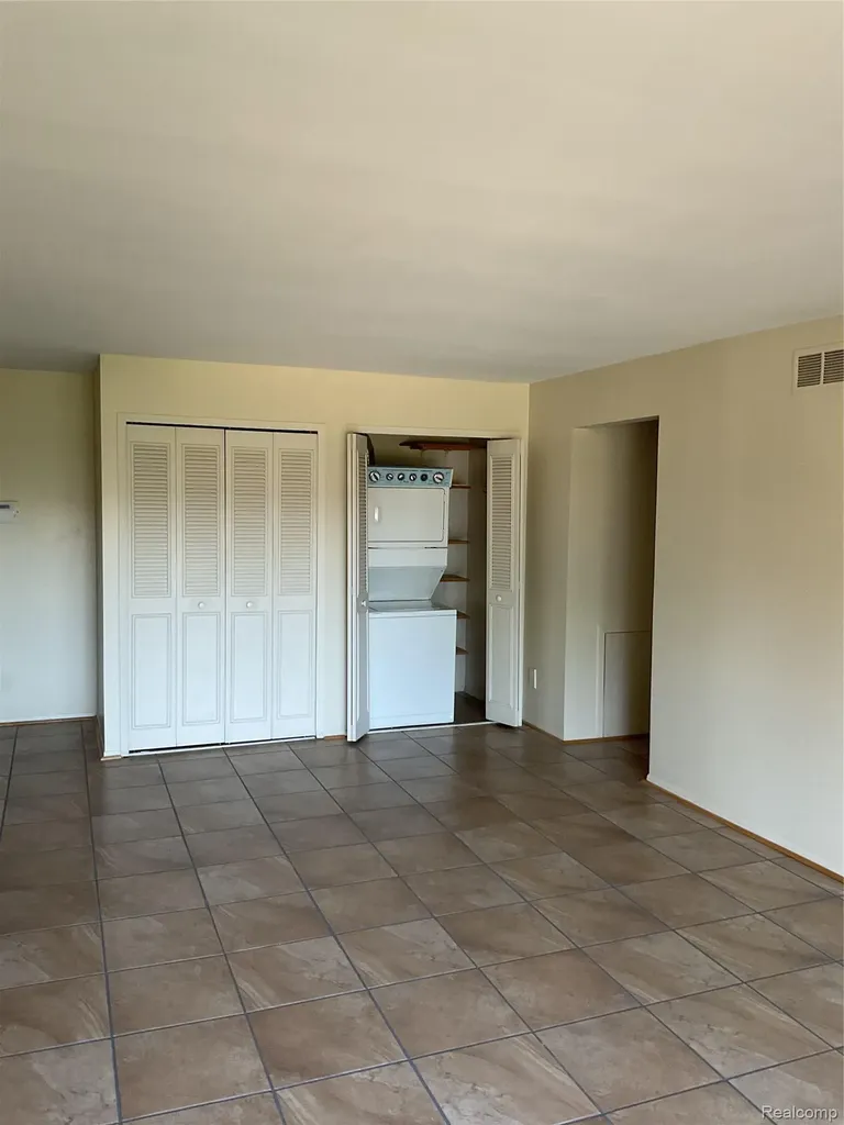 6103 Orchard Lake Road West Bloomfield Charter Township MI 48322
