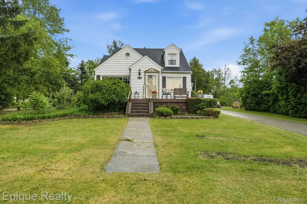 608 S Main Street Capac Village MI 48014