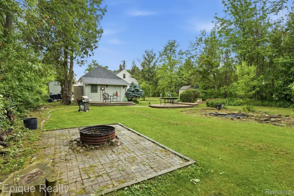 608 S Main Street Capac Village MI 48014