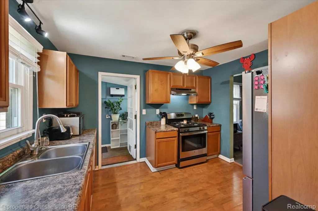 39185 Chase Street Romulus City MI 48174