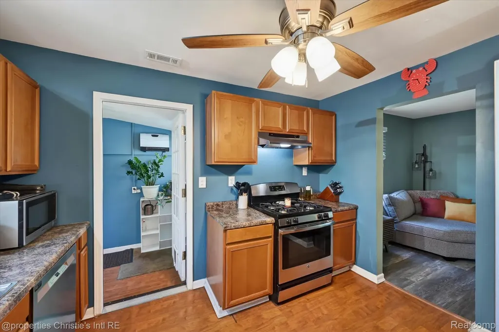 39185 Chase Street Romulus City MI 48174
