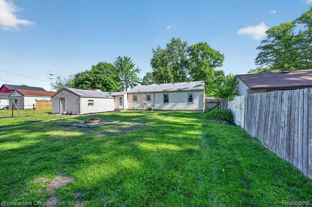 39185 Chase Street Romulus City MI 48174