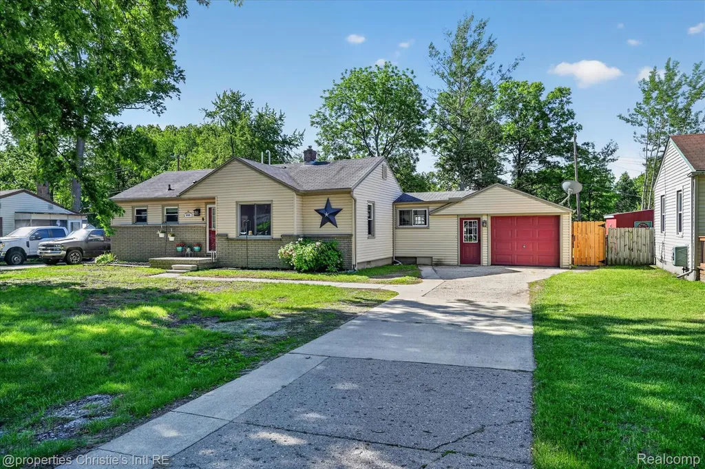 39185 Chase Street Romulus City MI 48174