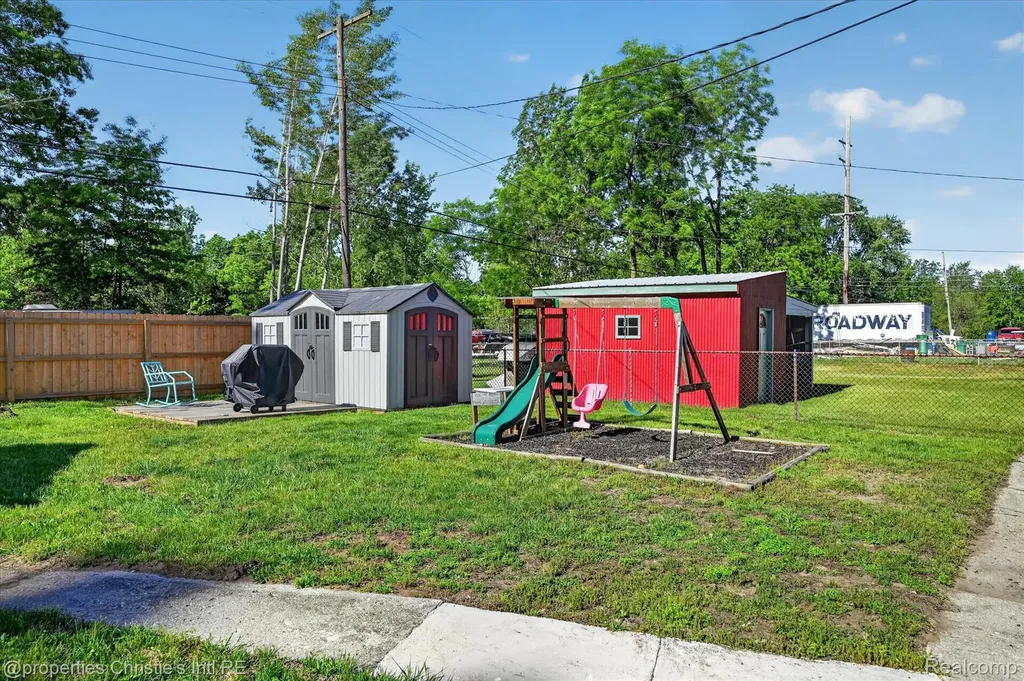 39185 Chase Street Romulus City MI 48174