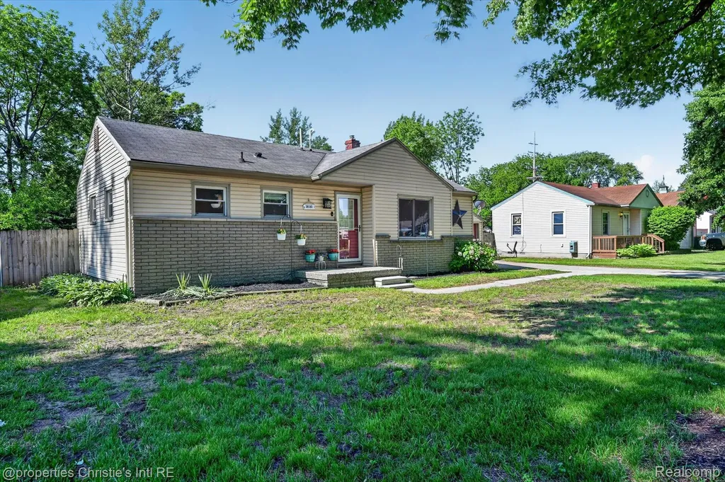 39185 Chase Street Romulus City MI 48174