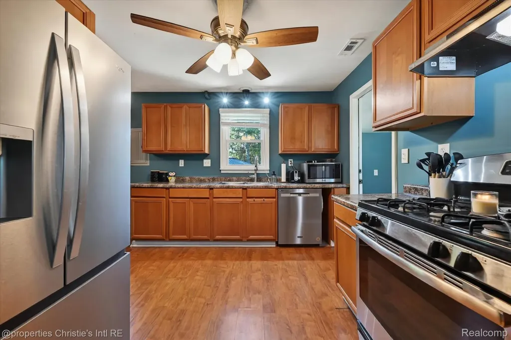 39185 Chase Street Romulus City MI 48174
