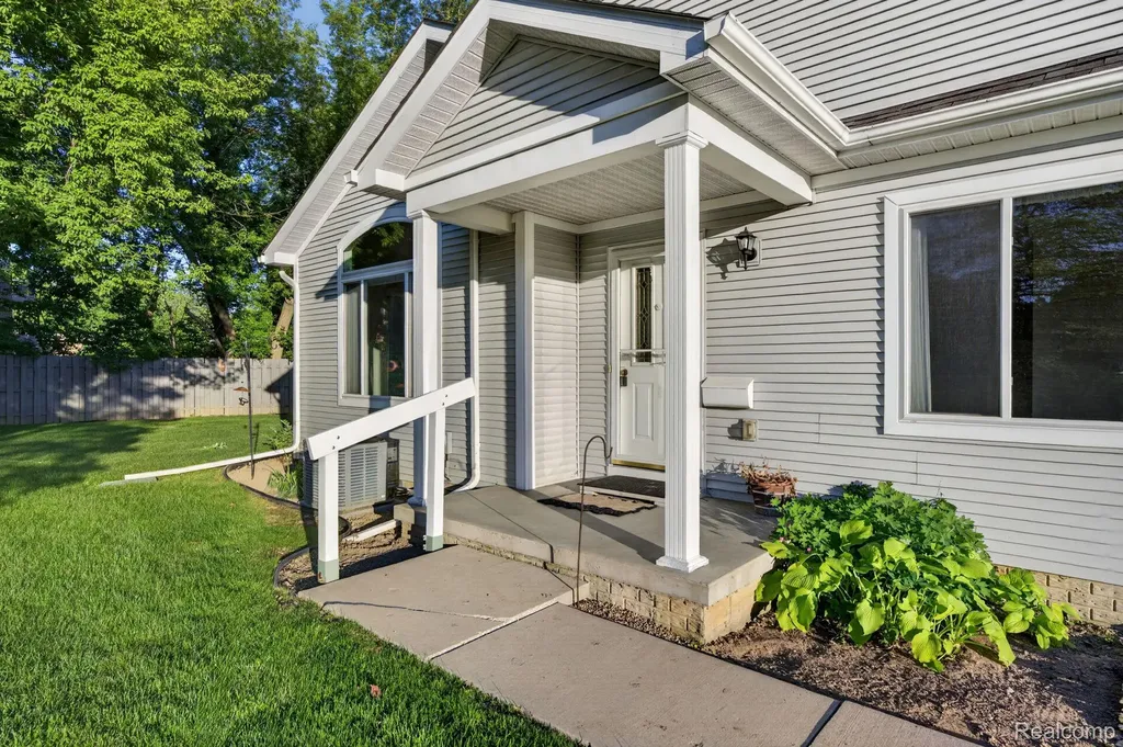 100 Aberdeen Drive Flushing City MI 48433