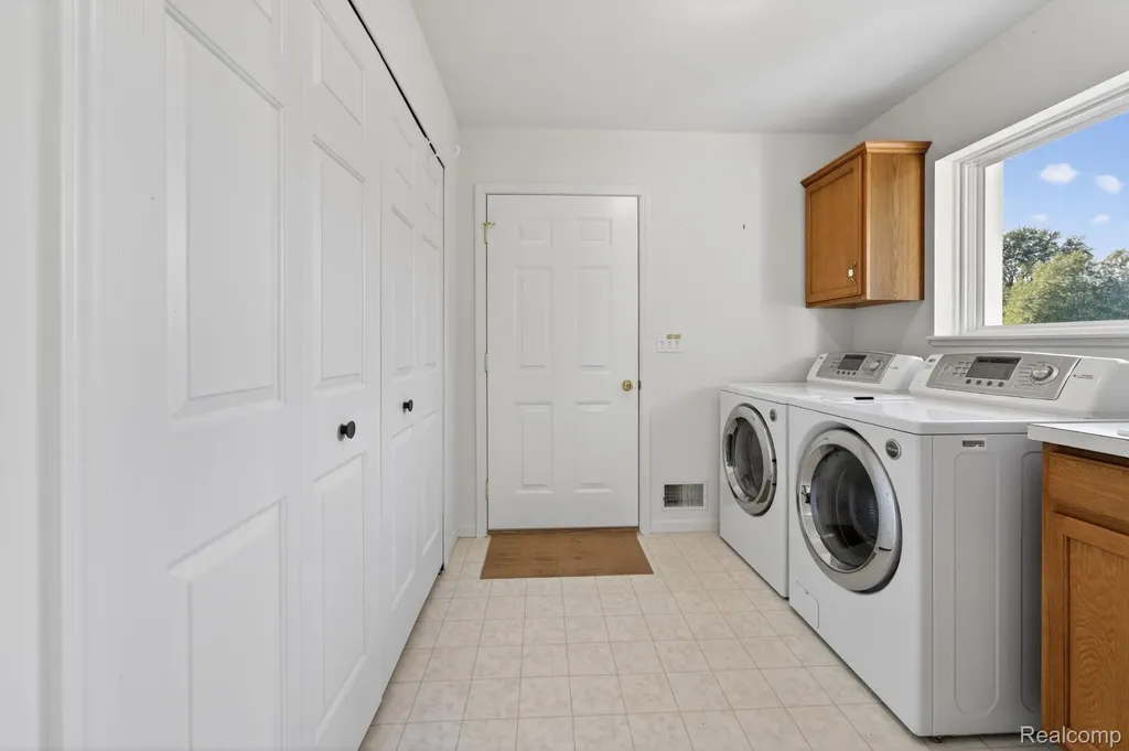 100 Aberdeen Drive Flushing City MI 48433