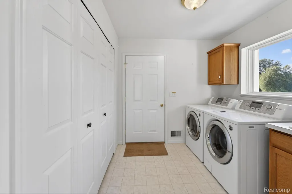 100 Aberdeen Drive Flushing City MI 48433