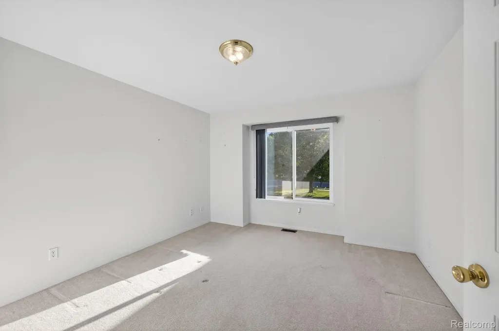 100 Aberdeen Drive Flushing City MI 48433