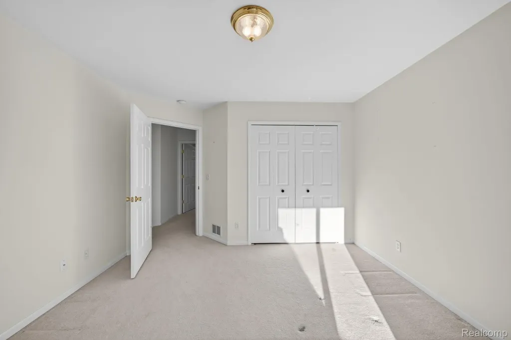 100 Aberdeen Drive Flushing City MI 48433