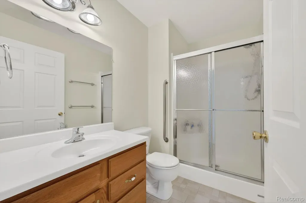 100 Aberdeen Drive Flushing City MI 48433