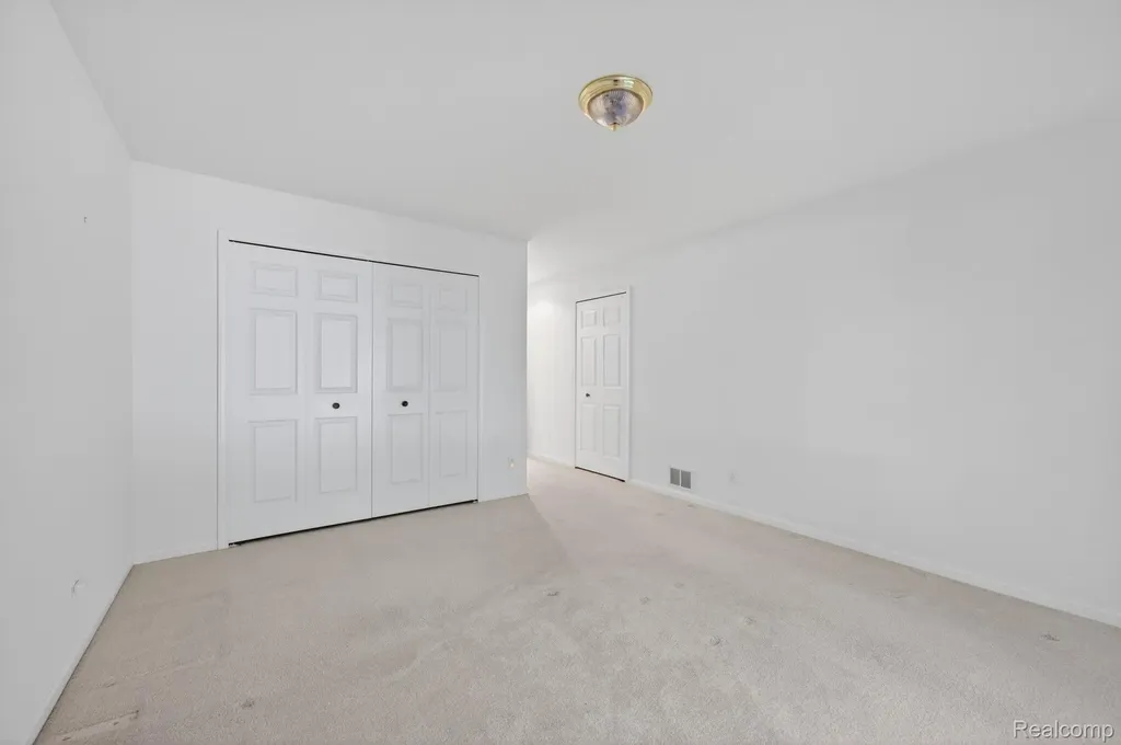 100 Aberdeen Drive Flushing City MI 48433