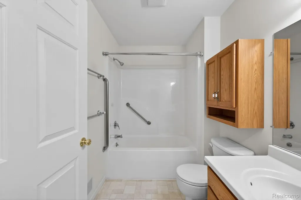 100 Aberdeen Drive Flushing City MI 48433