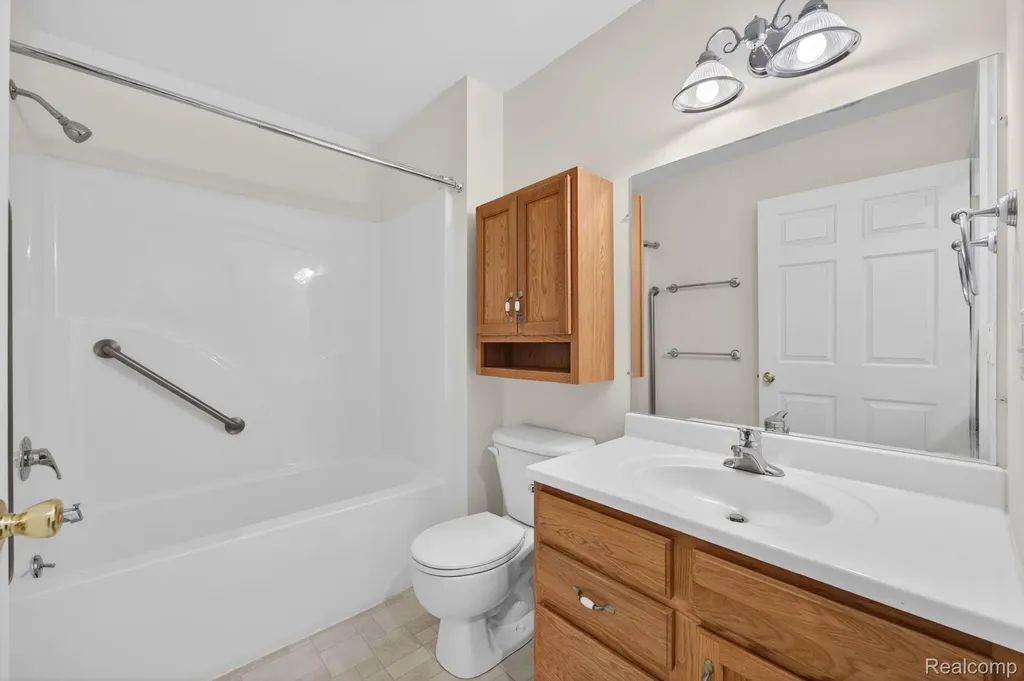 100 Aberdeen Drive Flushing City MI 48433