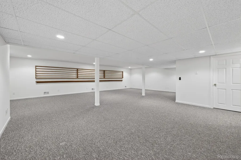 100 Aberdeen Drive Flushing City MI 48433