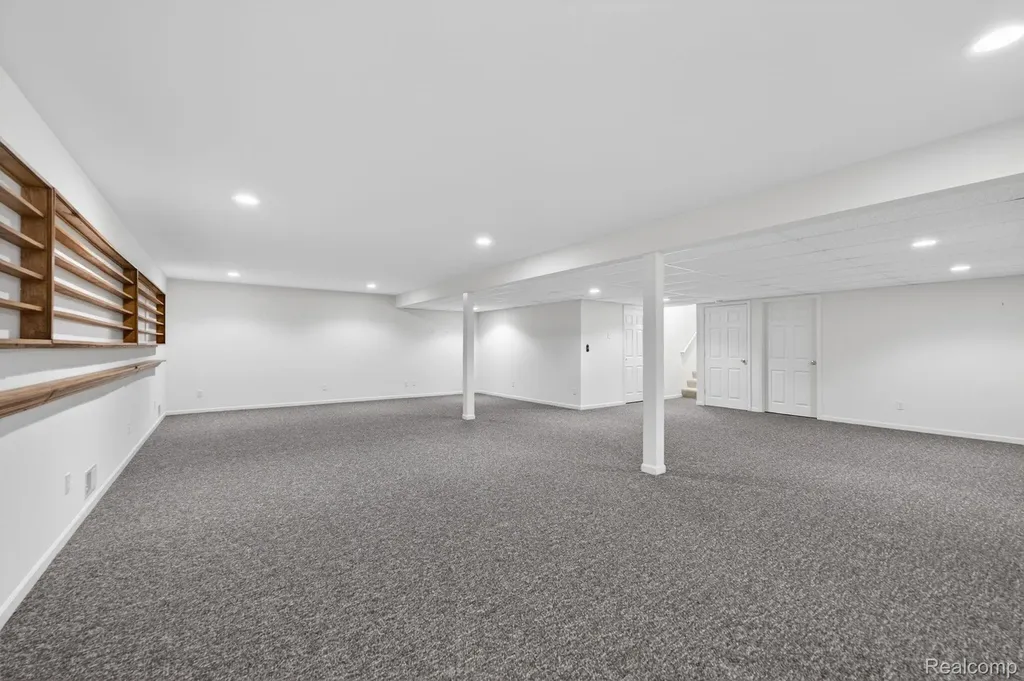 100 Aberdeen Drive Flushing City MI 48433