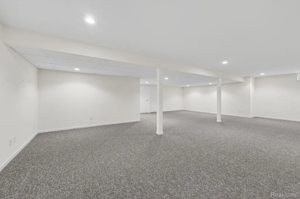 100 Aberdeen Drive Flushing City MI 48433