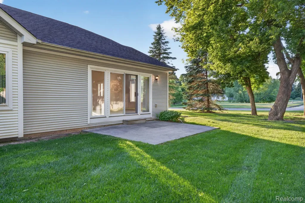 100 Aberdeen Drive Flushing City MI 48433