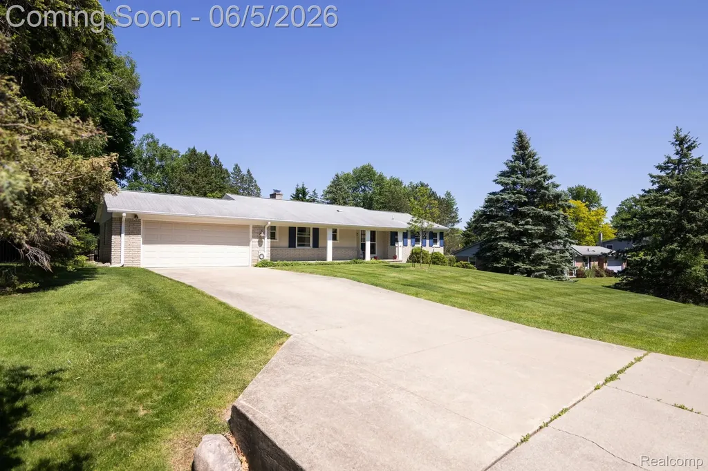 724 Sandstone Drive Rochester Hills City MI 48309