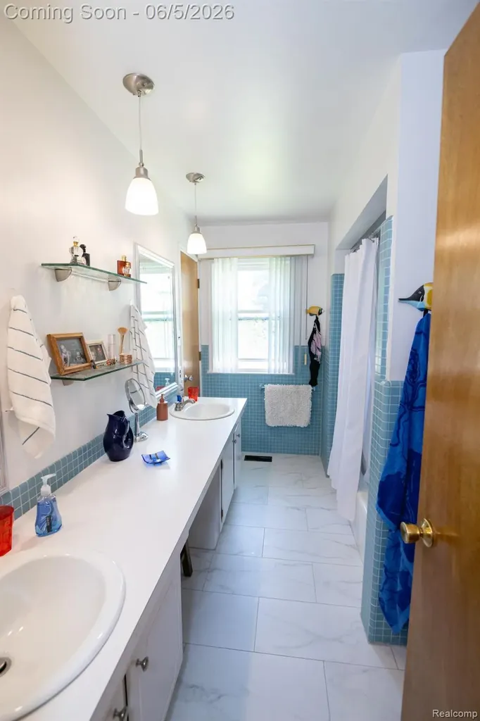724 Sandstone Drive Rochester Hills City MI 48309