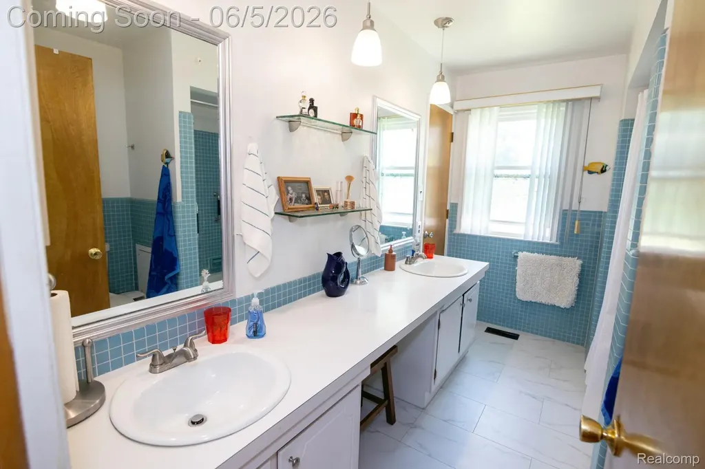 724 Sandstone Drive Rochester Hills City MI 48309