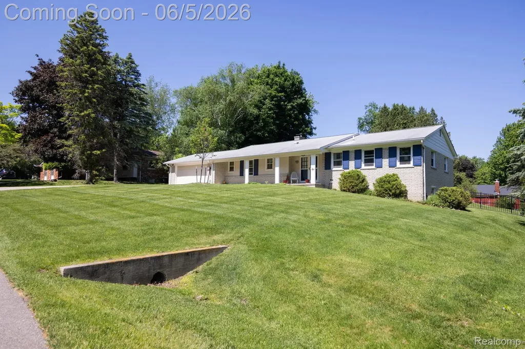 724 Sandstone Drive Rochester Hills City MI 48309