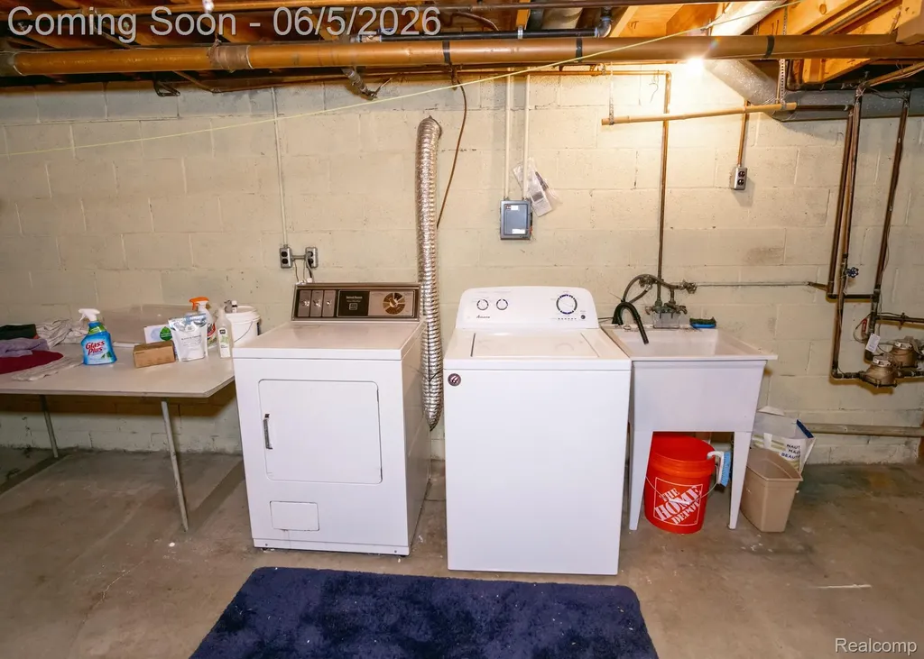 724 Sandstone Drive Rochester Hills City MI 48309