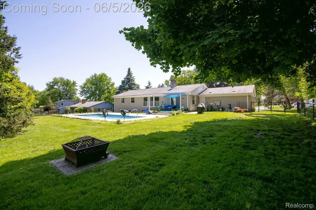 724 Sandstone Drive Rochester Hills City MI 48309