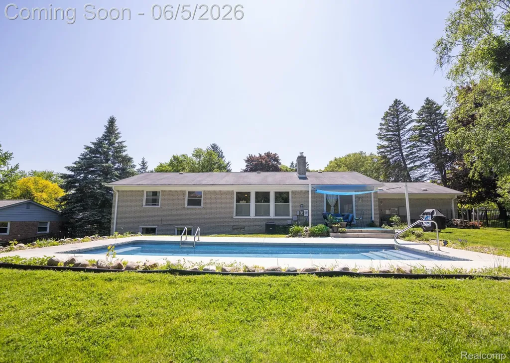 724 Sandstone Drive Rochester Hills City MI 48309