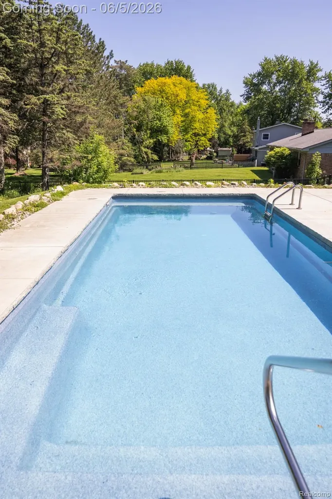 724 Sandstone Drive Rochester Hills City MI 48309