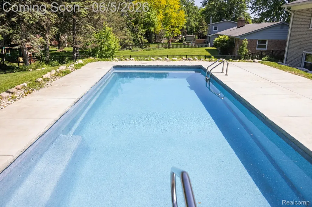724 Sandstone Drive Rochester Hills City MI 48309