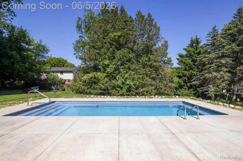 724 Sandstone Drive Rochester Hills City MI 48309