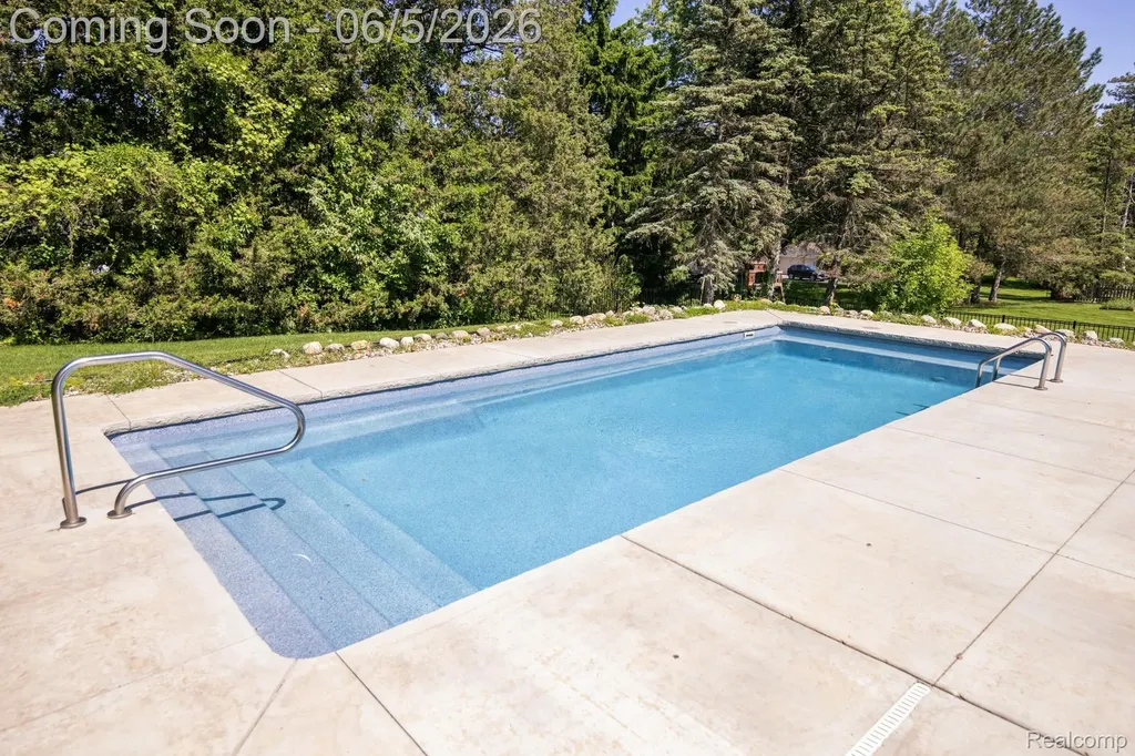 724 Sandstone Drive Rochester Hills City MI 48309