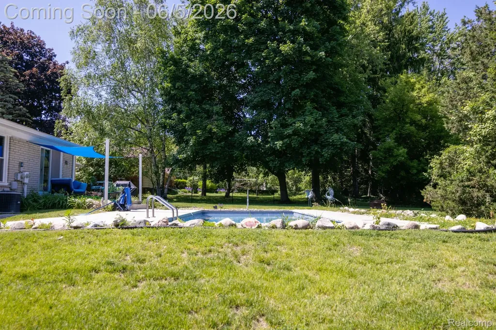 724 Sandstone Drive Rochester Hills City MI 48309